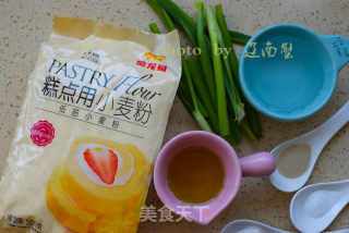 又酥又香又脆的手工葱香苏打饼干的做法步骤：1