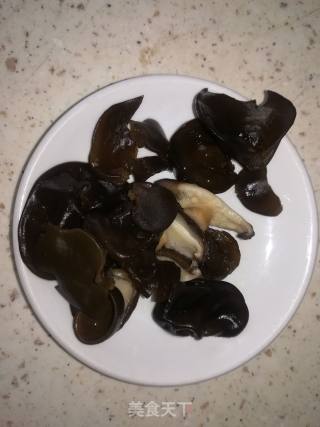 豆角炒肉丝的做法步骤：1