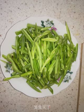 豆角炒肉丝的做法步骤：2