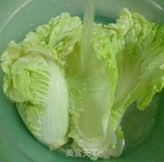 玉米热狗肠炒黄芽菜的做法步骤：3