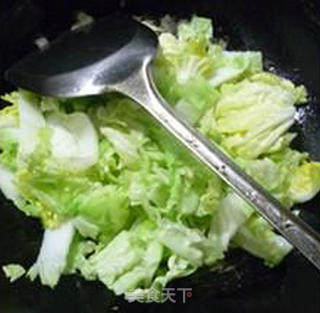 玉米热狗肠炒黄芽菜的做法步骤：6