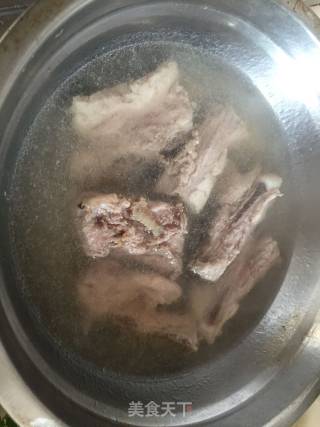 去湿黄豆芽排骨汤的做法步骤：2