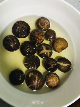 花菇焖鸡的做法步骤：3