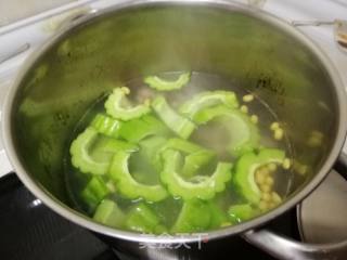 苦瓜排骨黄豆汤的做法步骤：5