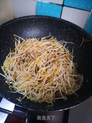炒豆芽的做法步骤：3