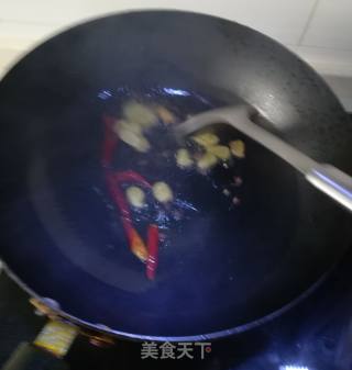 章鱼须炒蒜苔的做法步骤：8