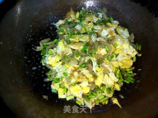 蒜苔榨菜炒鸡蛋的做法步骤：10