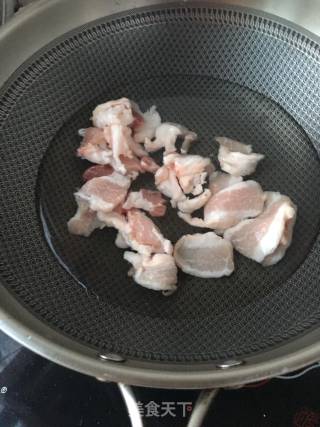 猪肉白菜炖豆腐的做法步骤：2