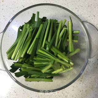 韭菜炒鸡血的做法步骤：4