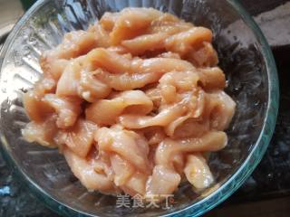 小黄瓜炒鸡柳的做法步骤：1