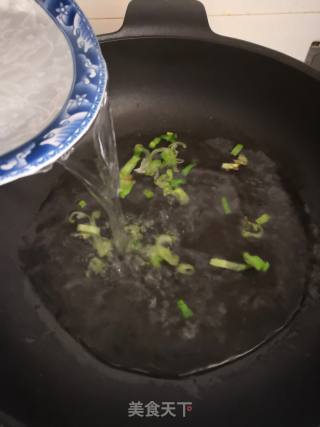 冬瓜菌菇虾皮汤的做法步骤：3