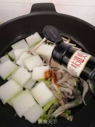 冬瓜菌菇虾皮汤的做法步骤：5
