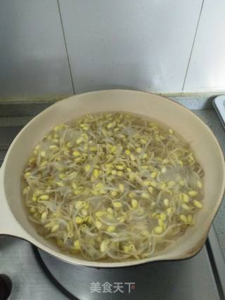 黄豆芽炒莲藕的做法步骤：2