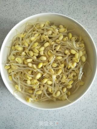 黄豆芽炒莲藕的做法步骤：3