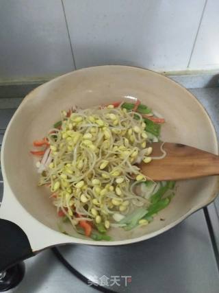 黄豆芽炒莲藕的做法步骤：12