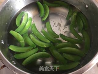 甜豆炒黑木耳的做法步骤：3