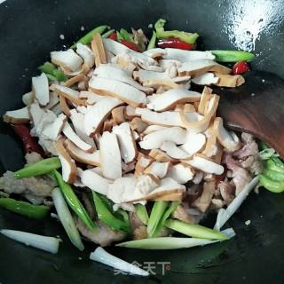 豆干炒肉的做法步骤：9