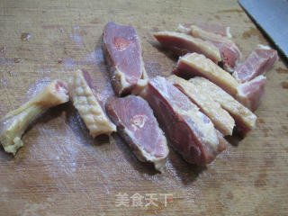 海带结煮腊鸭腿的做法步骤：2