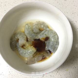 菠萝虾仁的做法步骤：4
