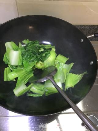芥菜咸蛋滚肉片汤的做法步骤：3