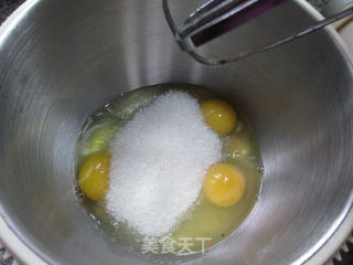 蒸玉米粉蛋糕的做法步骤：2