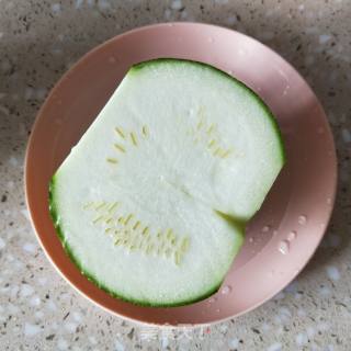 小南瓜炒香菇的做法步骤：1