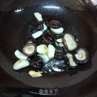 小南瓜炒香菇的做法步骤：4