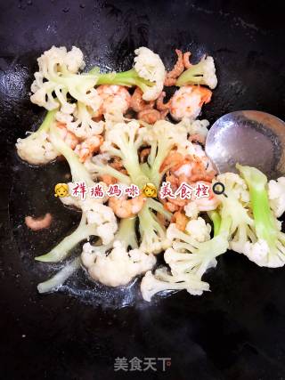 祥瑞妈咪美食控：祥瑞宝贝的餐桌之海选烩菜花的做法步骤：7