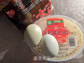 红糖米酒荷包蛋的做法步骤：1