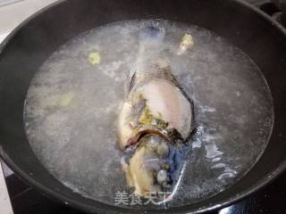 萝卜丝豆腐鲫鱼汤的做法步骤：6