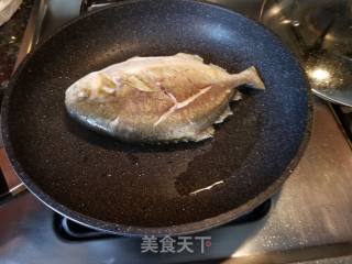 糖醋金鲳鱼的做法步骤：5