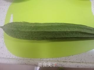 蒜蓉豆豉蒸丝瓜的做法步骤：1