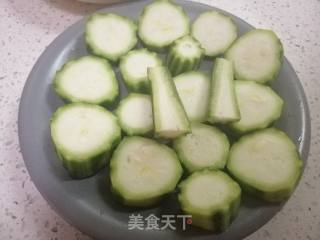 蒜蓉豆豉蒸丝瓜的做法步骤：2