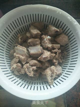 简易版糖醋排骨的做法步骤：1