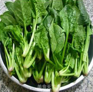 虾蛄炒菠菜的做法步骤：2