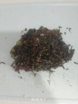 香椿鸡蛋饼的做法步骤：2