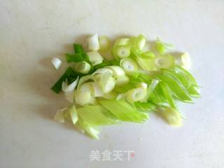 虾皮紫菜鸡蛋汤的做法步骤：1