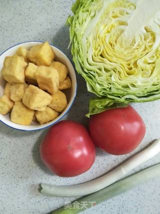 豆腐泡炒卷心菜的做法步骤：1