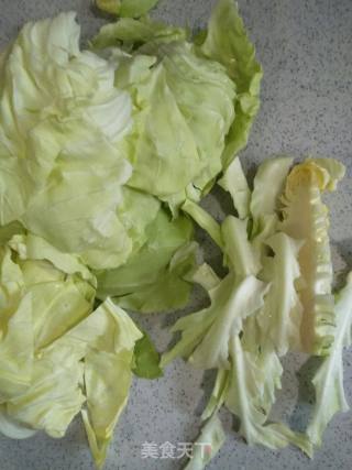 豆腐泡炒卷心菜的做法步骤：2