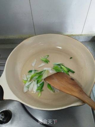 豆腐泡炒卷心菜的做法步骤：8