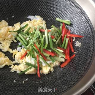 韭菜梗炒鹅蛋的做法步骤：8