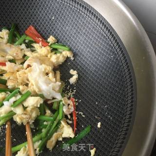 韭菜梗炒鹅蛋的做法步骤：10