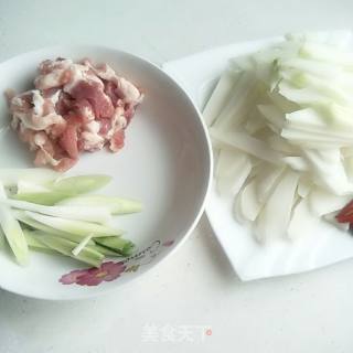 芥菜头炒肉的做法步骤：3