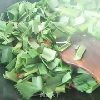 蒜苗炒五花肉的做法步骤：7