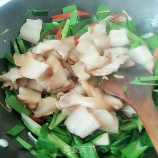 蒜苗炒五花肉的做法步骤：8