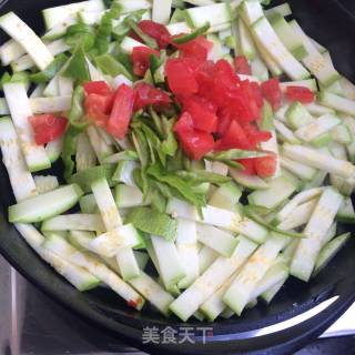 青椒番茄炒葫芦的做法步骤：6