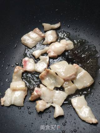 荷兰豆炒五花肉的做法步骤：2