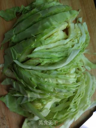 蒜蓉卷心菜的做法步骤：1