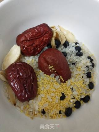 红枣黑豆浆的做法步骤：2