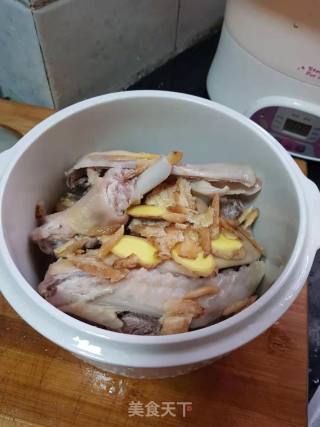 天麻麦冬炖老鸭的做法步骤：4